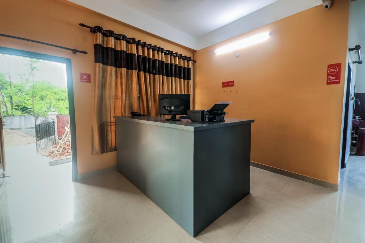 Oyo 13927 Green View Guest House Dispur Bagian luar foto